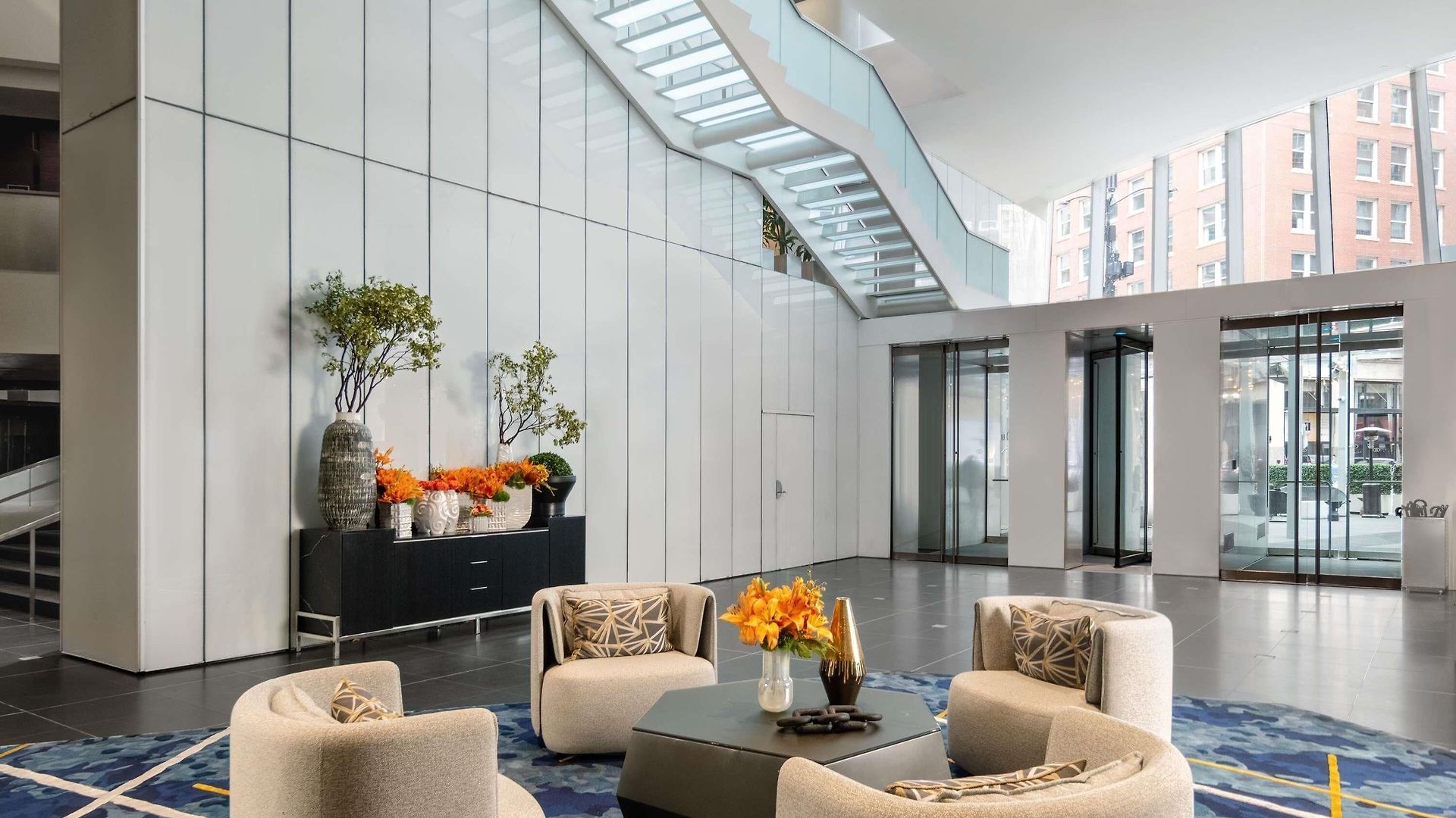 Sofitel Magnificent Mile 5*