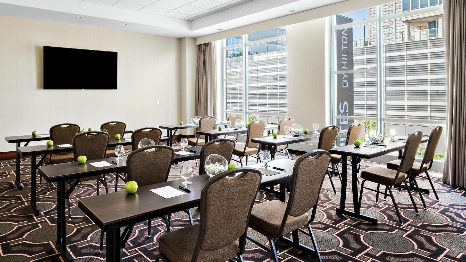 Home2 By Hilton Mccormick Place 3*