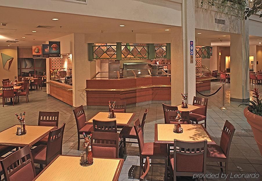 Hotel Embassy - Downtown River North 3*