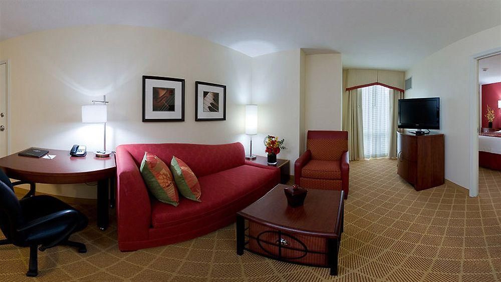 By Marriott Downtown/river North Chicago