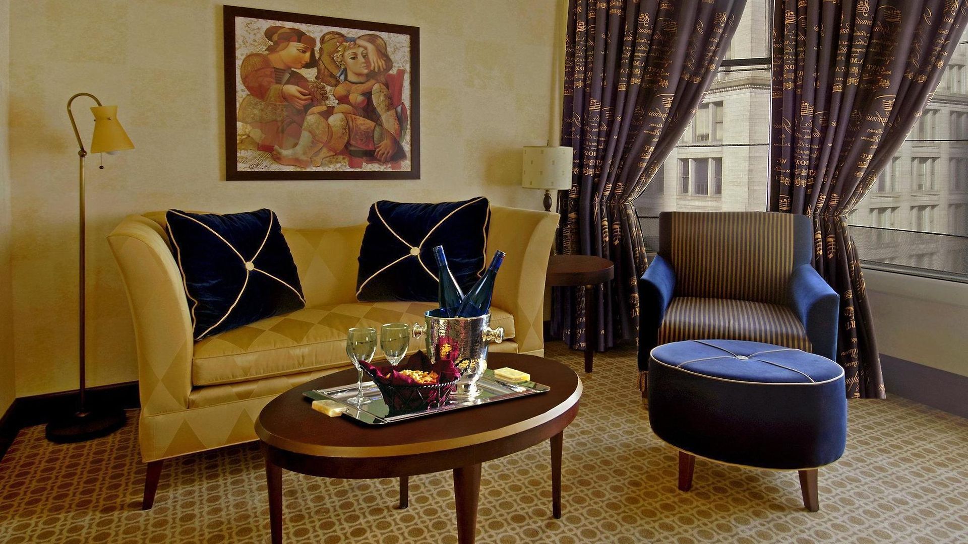 Staypineapple, An Iconic Hotel, The Loop Hotel Chicago