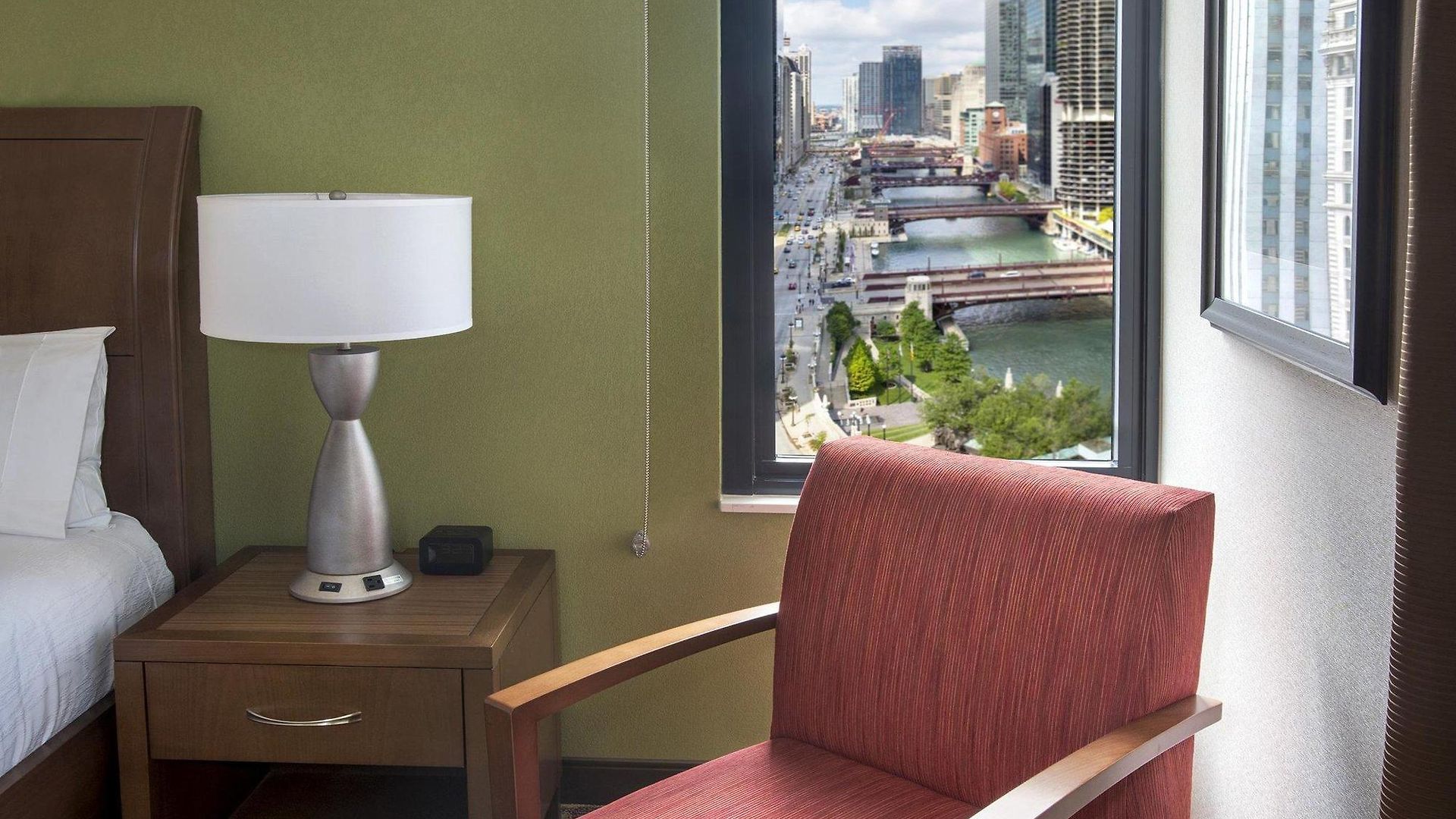 Hilton Garden Downtown Riverwalk 3*