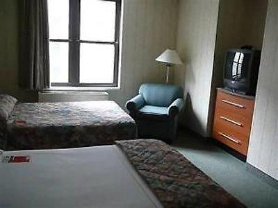Saint Clair - Magnificent Mile Hotel 4*