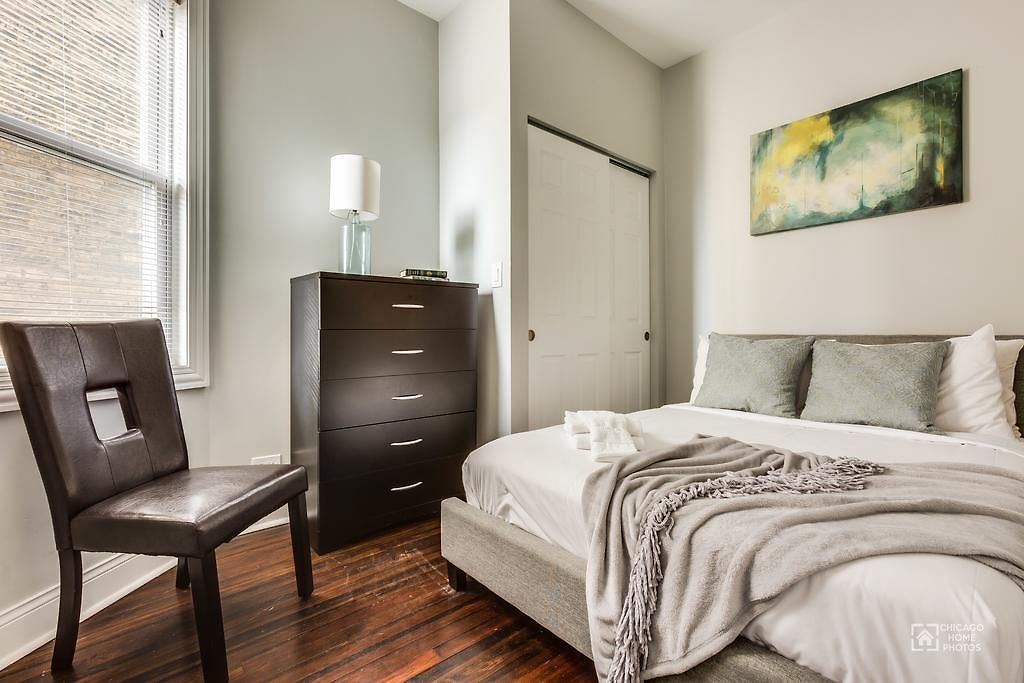 Sonder — Clark Street Chicago