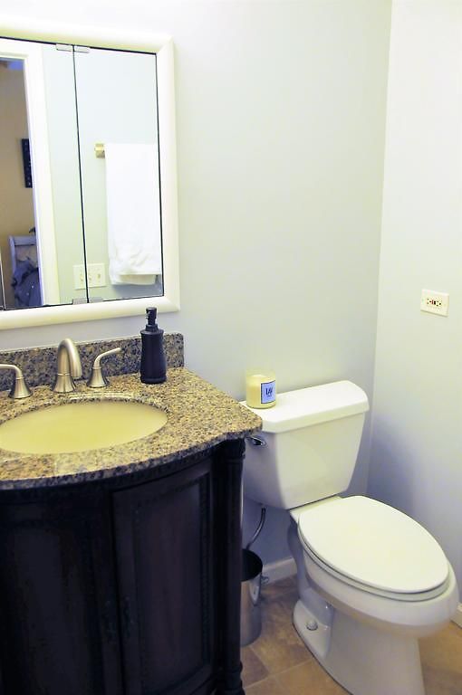 3 Bedroom Spacious In Ideal Location W Free Parking Back Yard Pets Welcome Holiday home Chicago