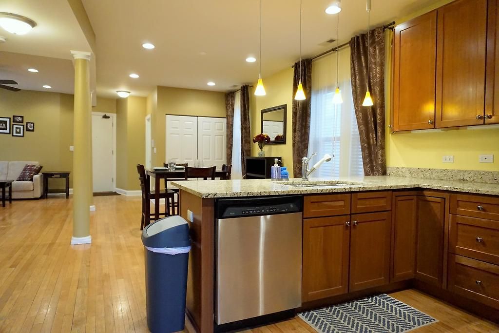 Guest house Lakewood Avenue Chicago