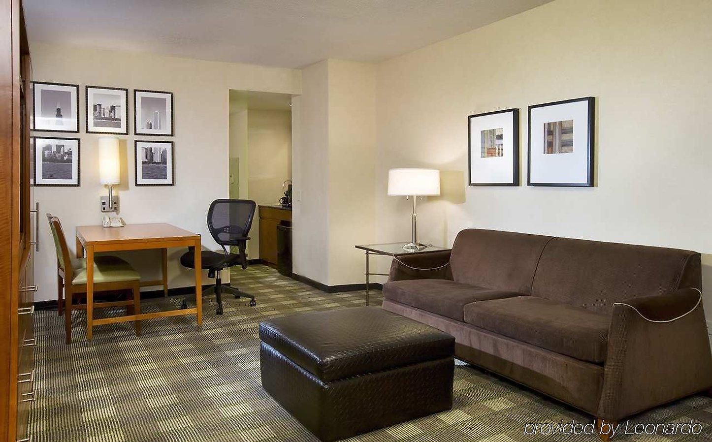 Embassy By Hilton Downtown Magnificent Mile 4*