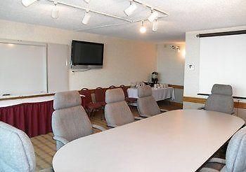 Midway Airport S By Ihg Hotel 3*
