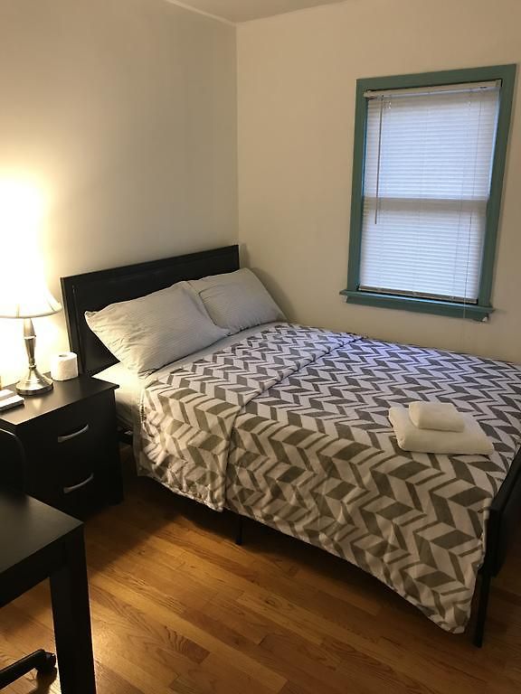 Hollywood Llc Homestay Chicago