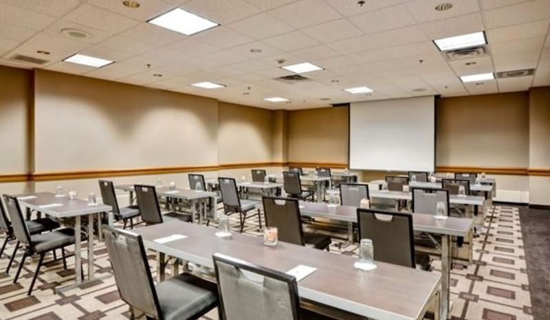 Hotel Embassy - Downtown River North 3*