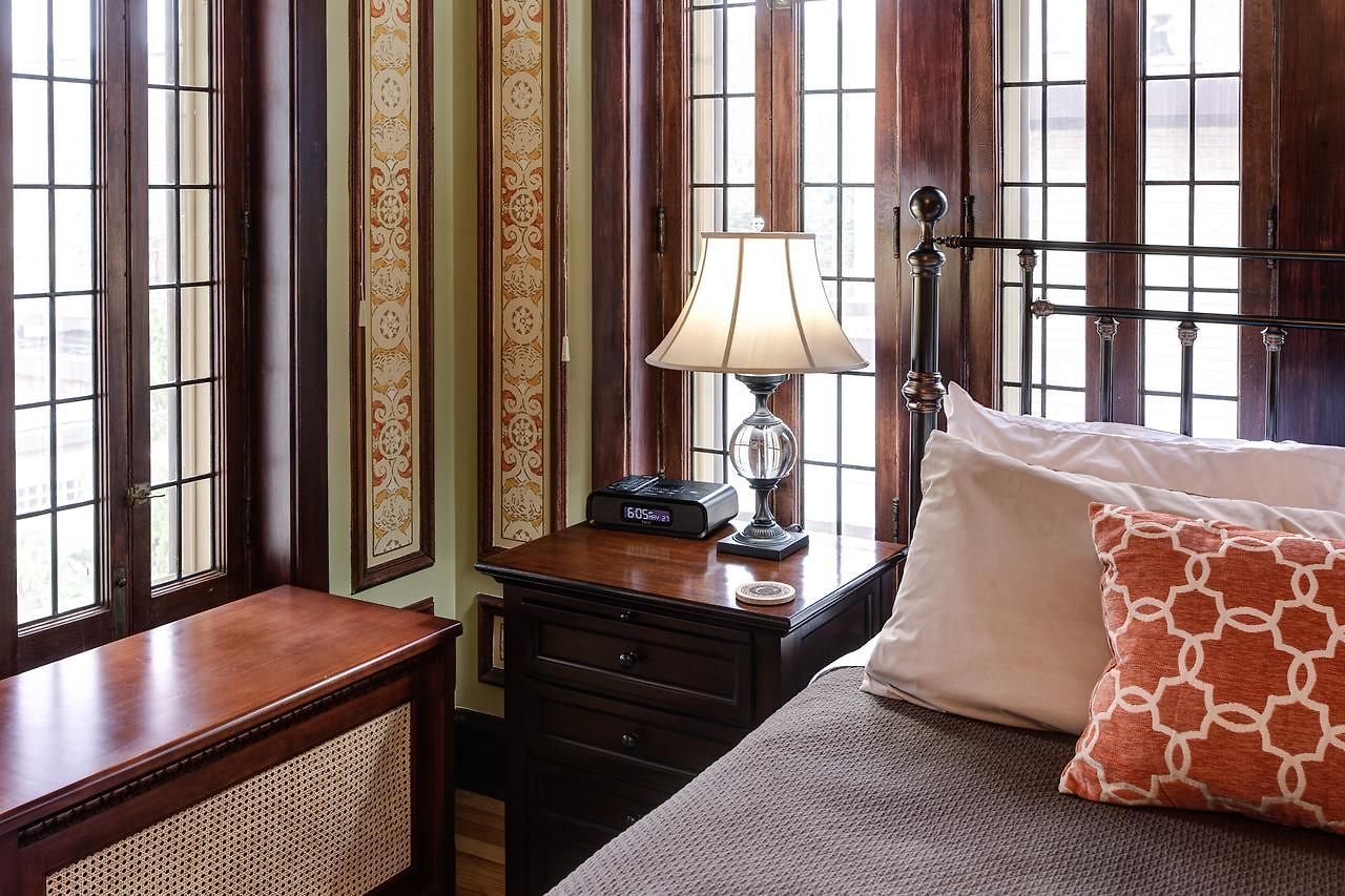 Lang House B&B - Chicago Bed & Breakfast