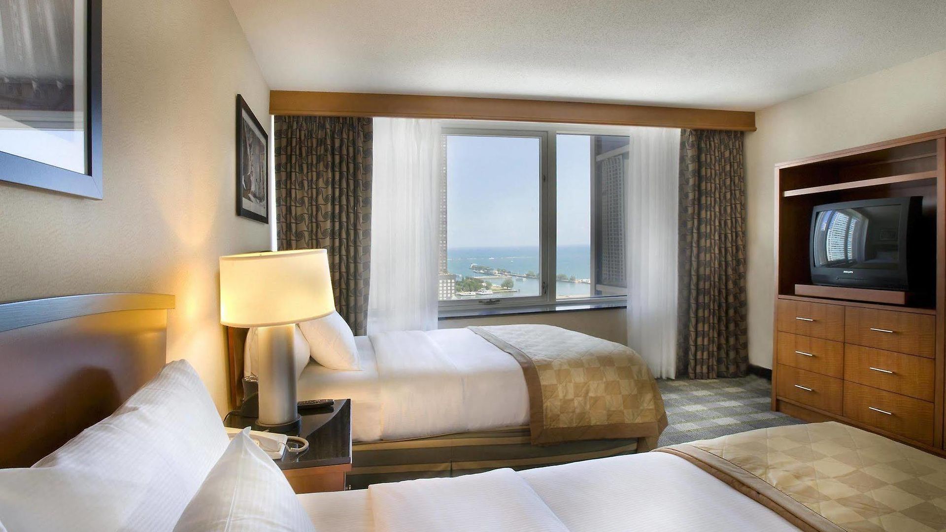 Hotel Embassy By Hilton Downtown Magnificent Mile