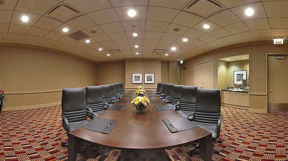 Embassy By Hilton Downtown Magnificent Mile 4* Chicago