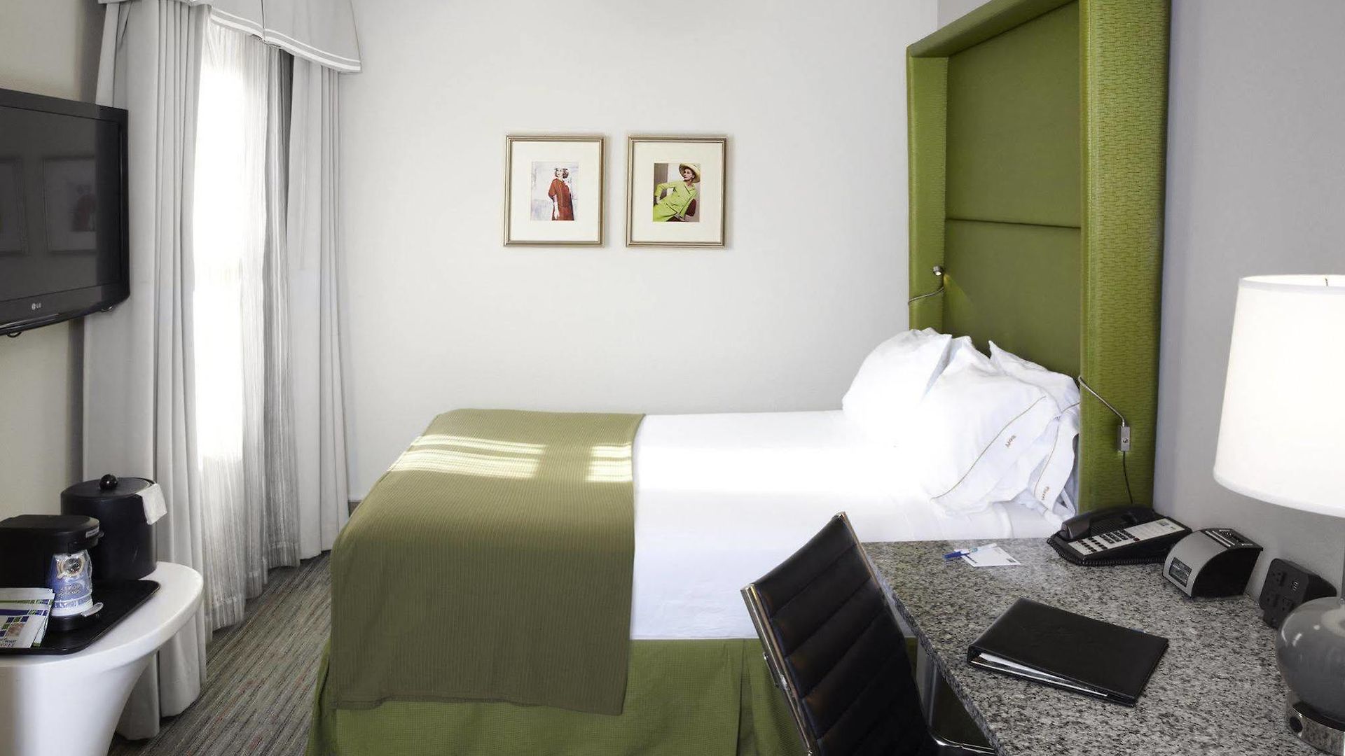 Hotel Express - Magnificent Mile By Ihg 3*
