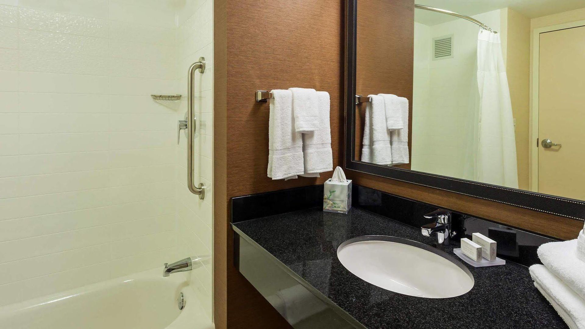 Hotel Fairfield And Downtown-river North 3*