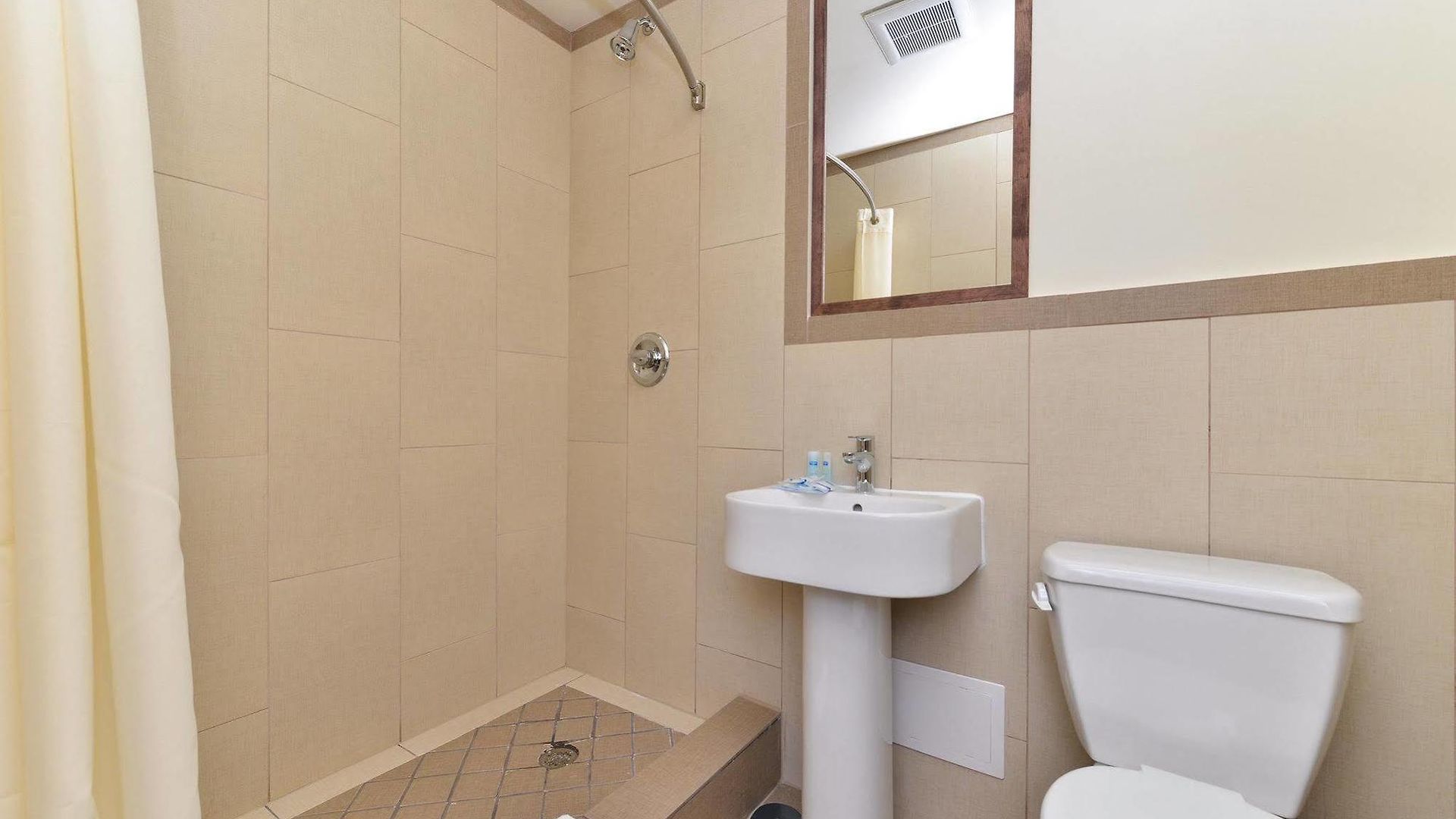 Rodeway North Shore - Lincolnwood Inn 3*