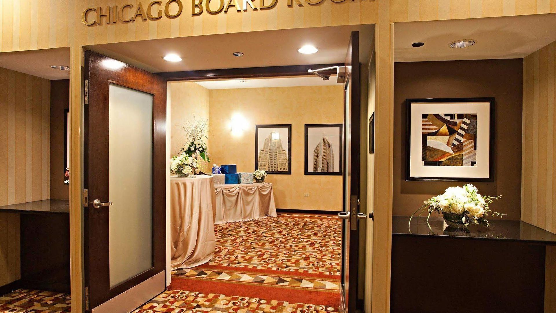 Courtyard Downtown/magnificent Mile 4*