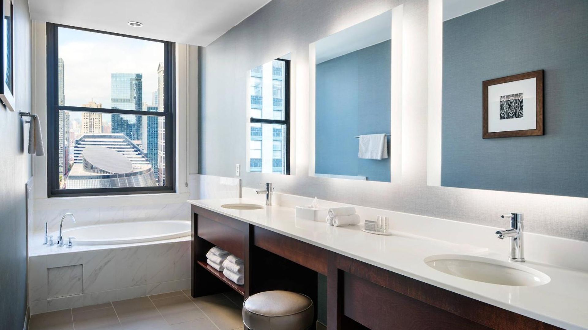 Hotel By Marriott Downtown/loop 3*
