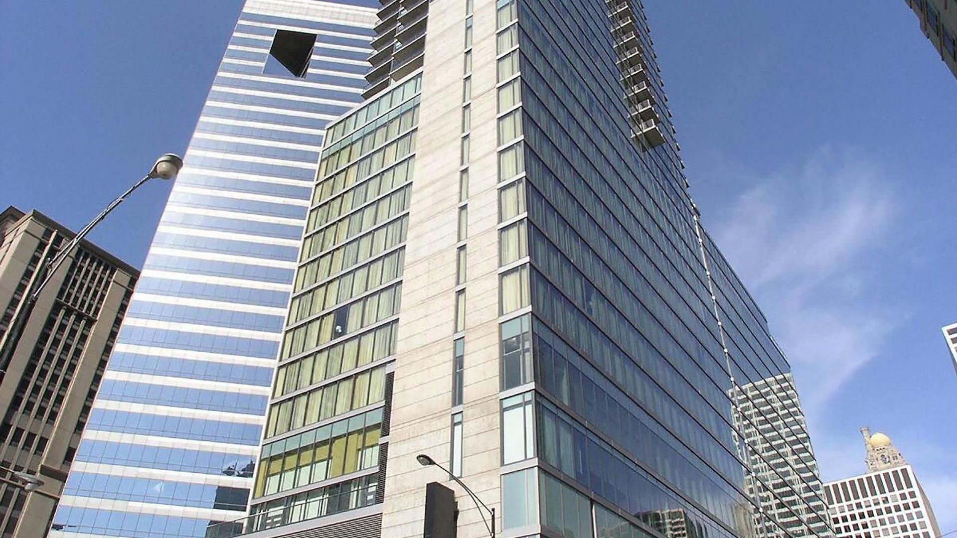 Aparthotel Bridgestreet At State And Grand 4*