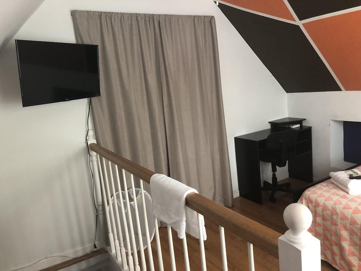 Hollywood Llc Homestay Chicago