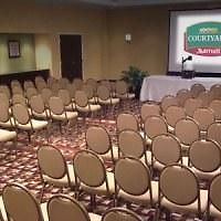 Courtyard By Marriott Downtown/magnificent Mile Hotel 3*