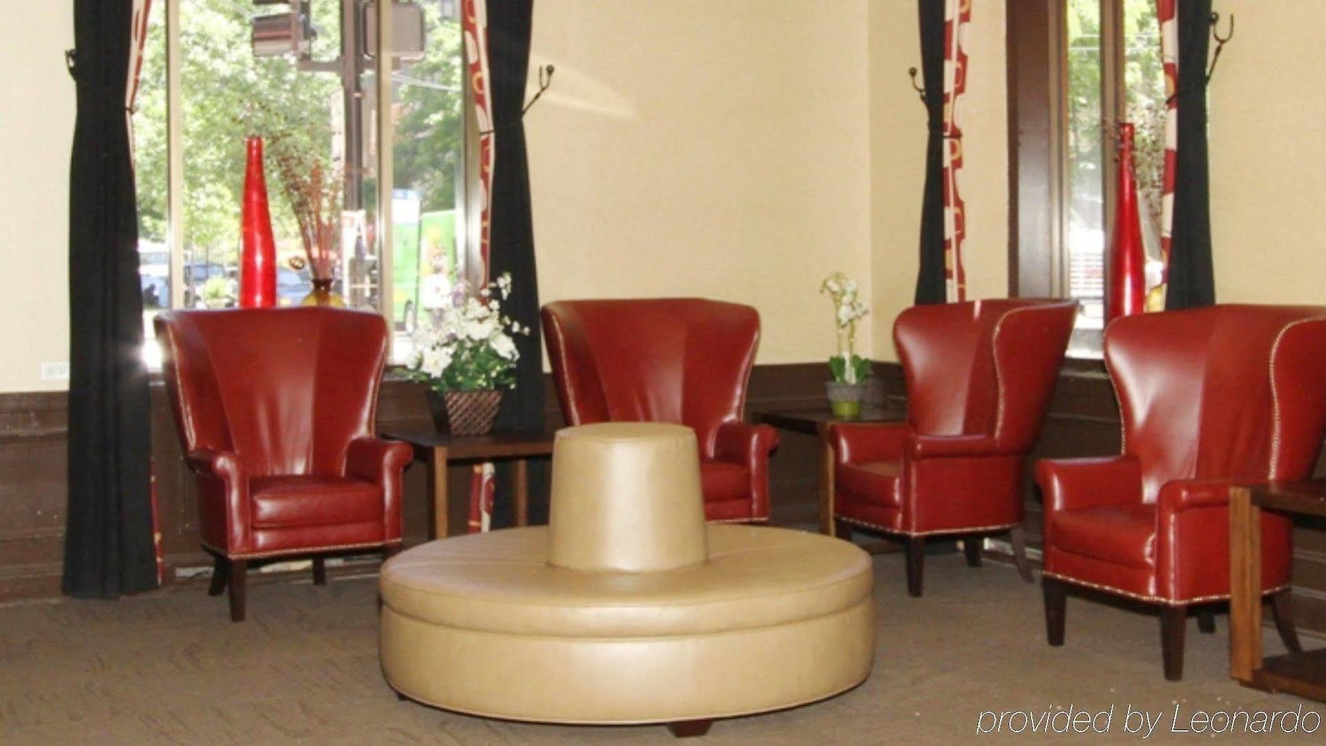 Saint Clair - Magnificent Mile Hotel 4*