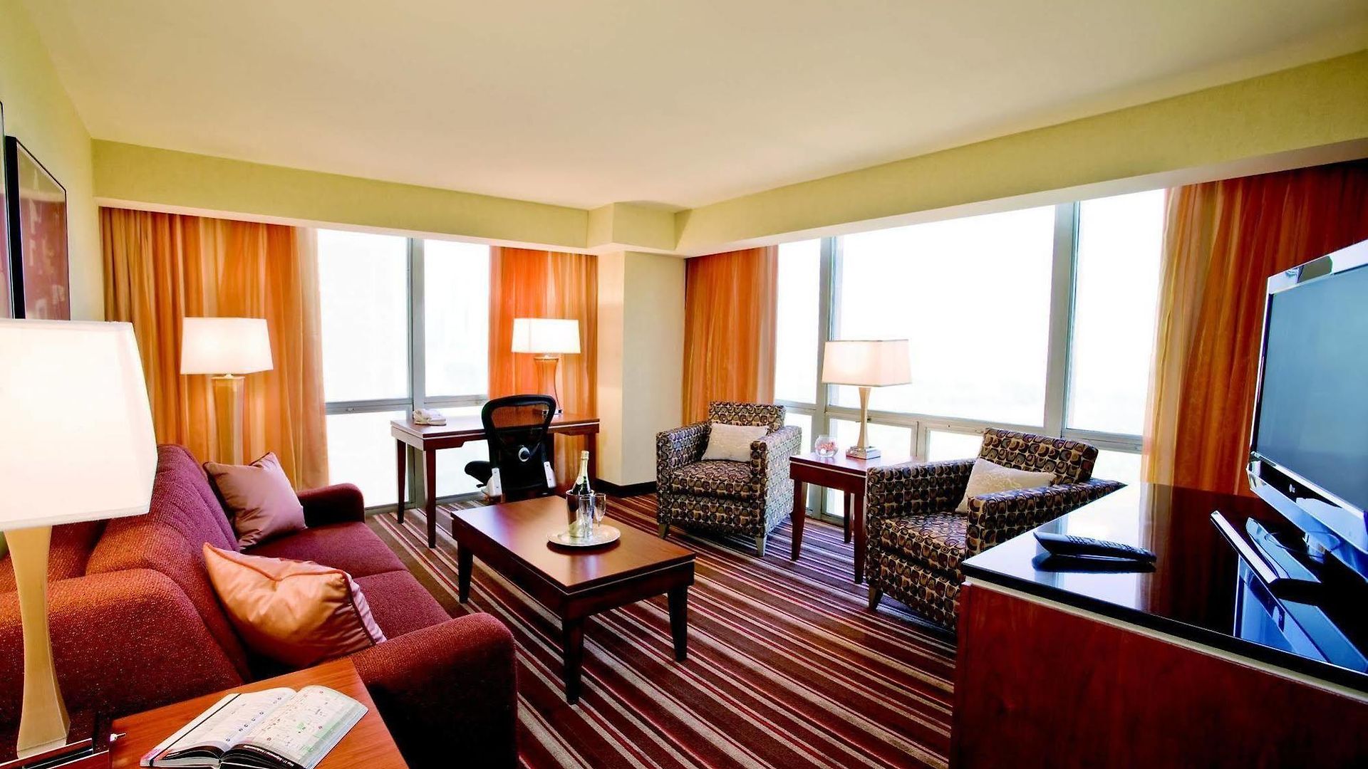 Le Meridien Essex Hotel 4*