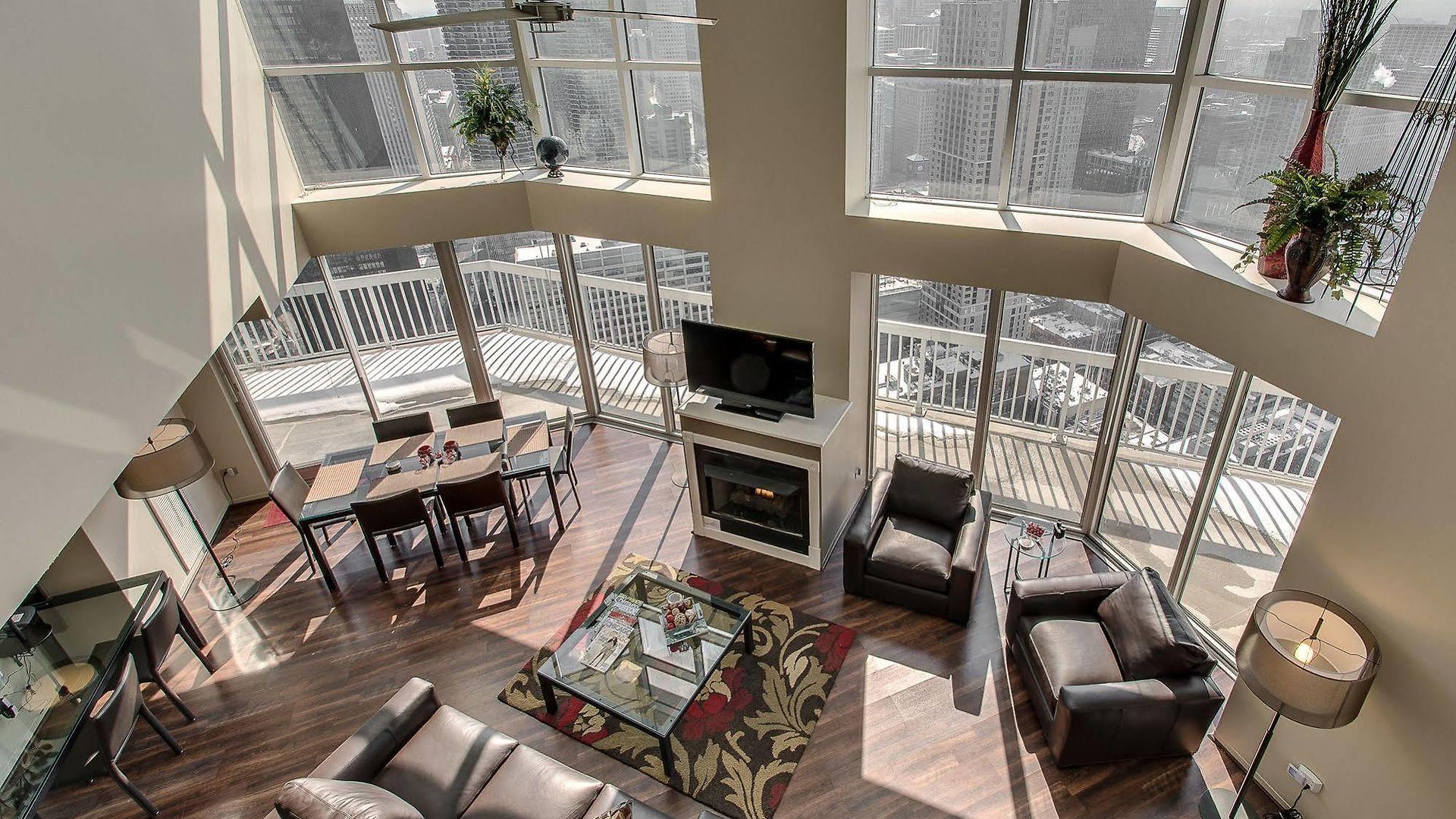 The Penthouse At Grand Plaza Chicago