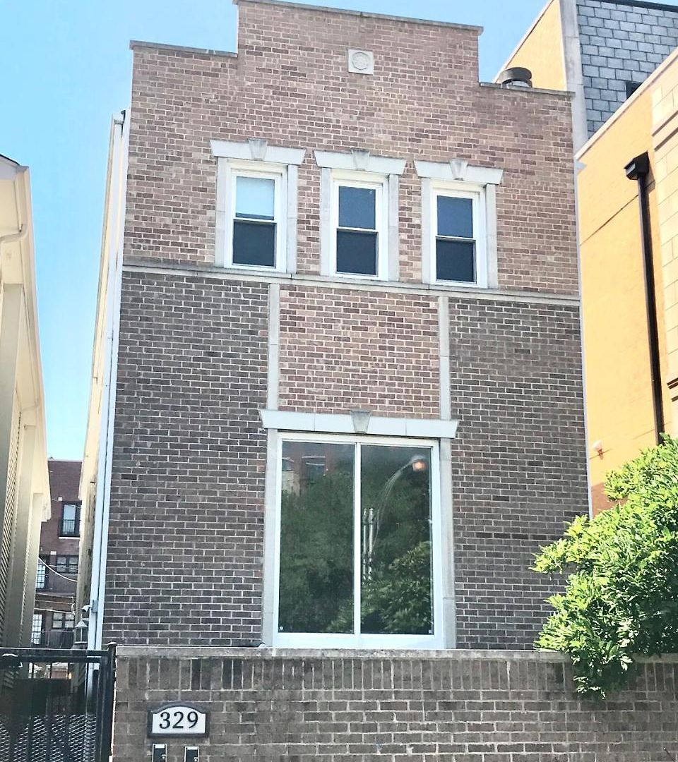 4 Bedroom In Location Parking Fireplace Back Yard Pets Welcome *