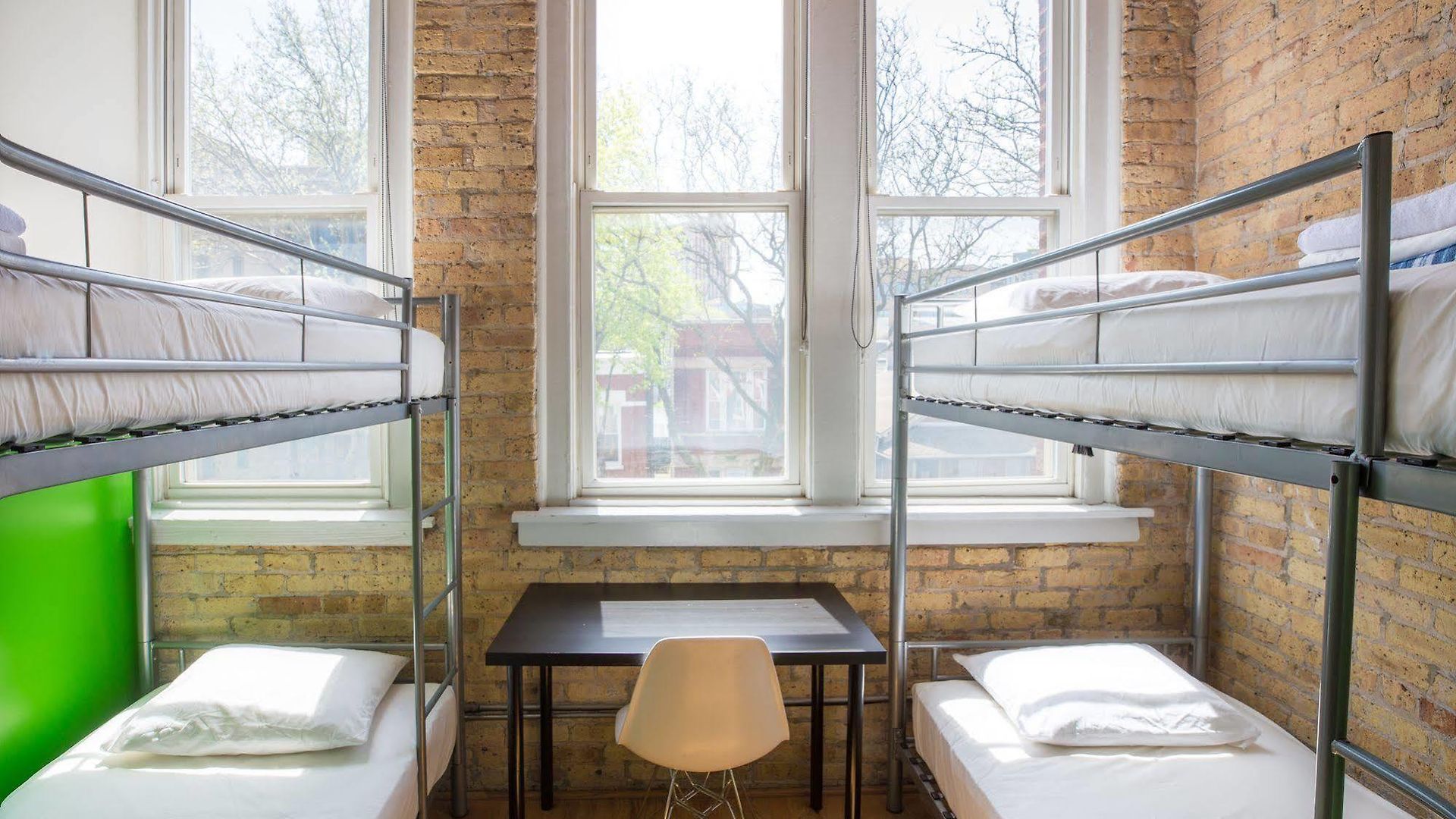 Urban Hostel *