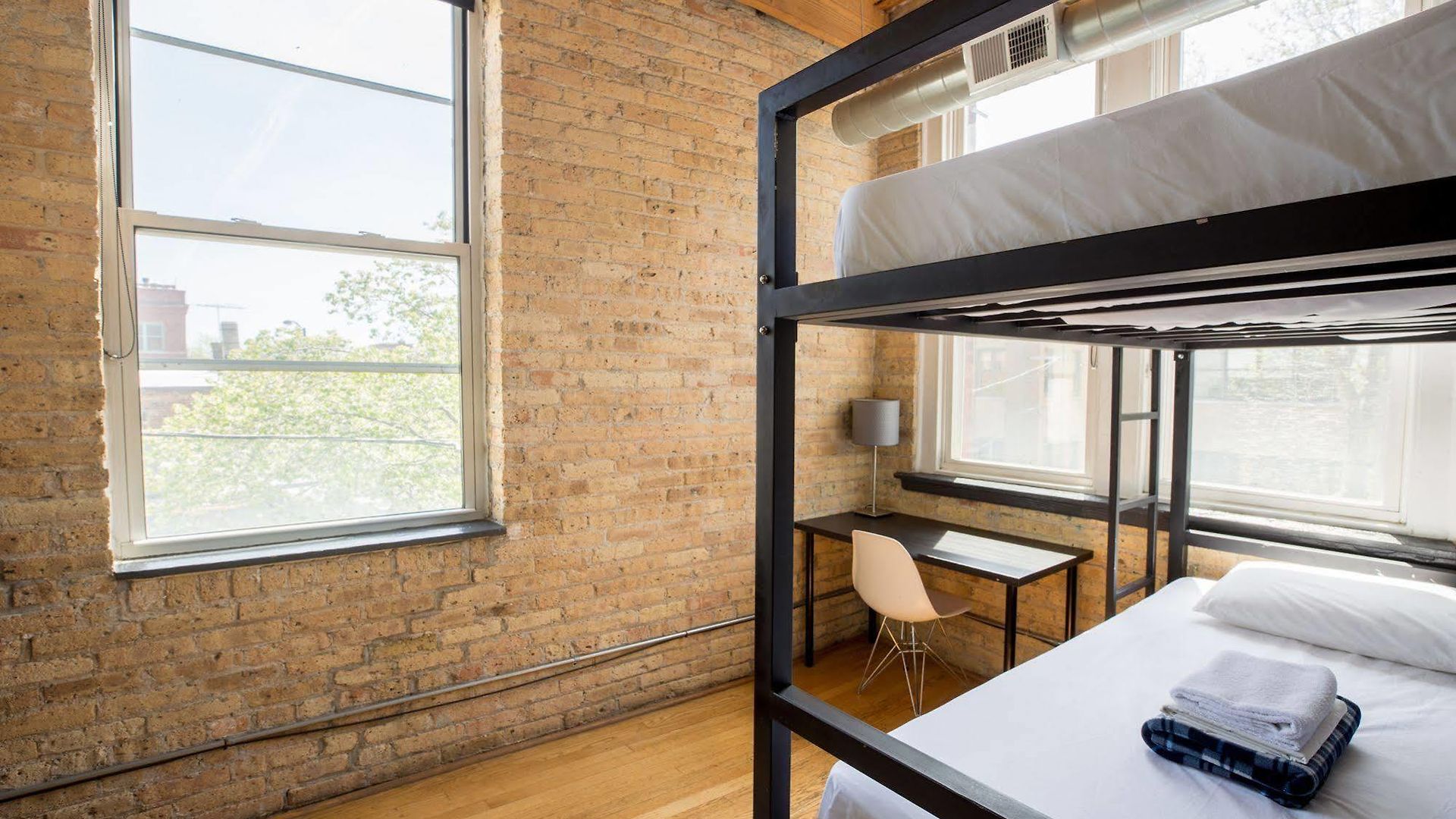 Urban Hostel *