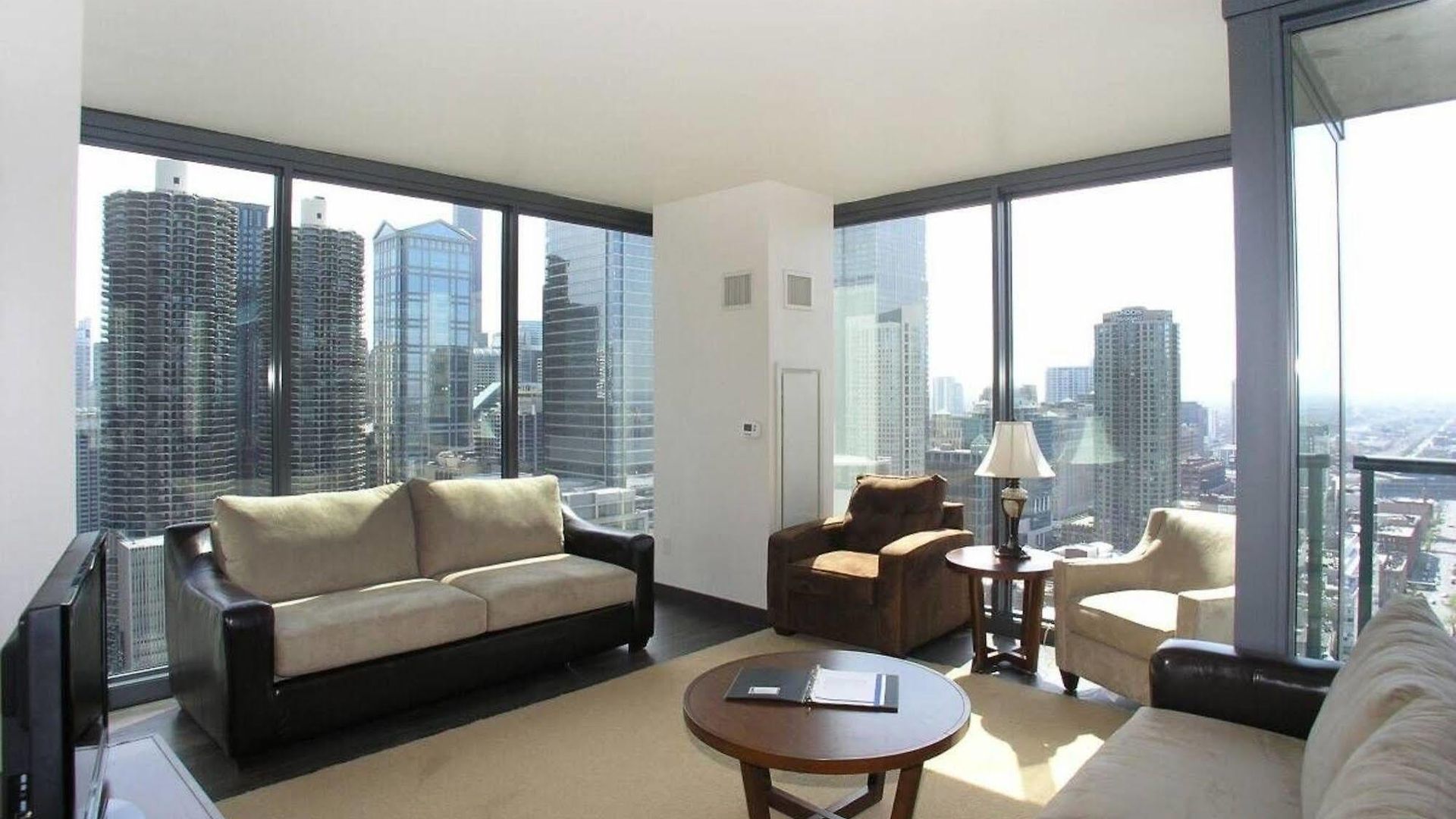 Bridgestreet At State And Grand Aparthotel 4*
