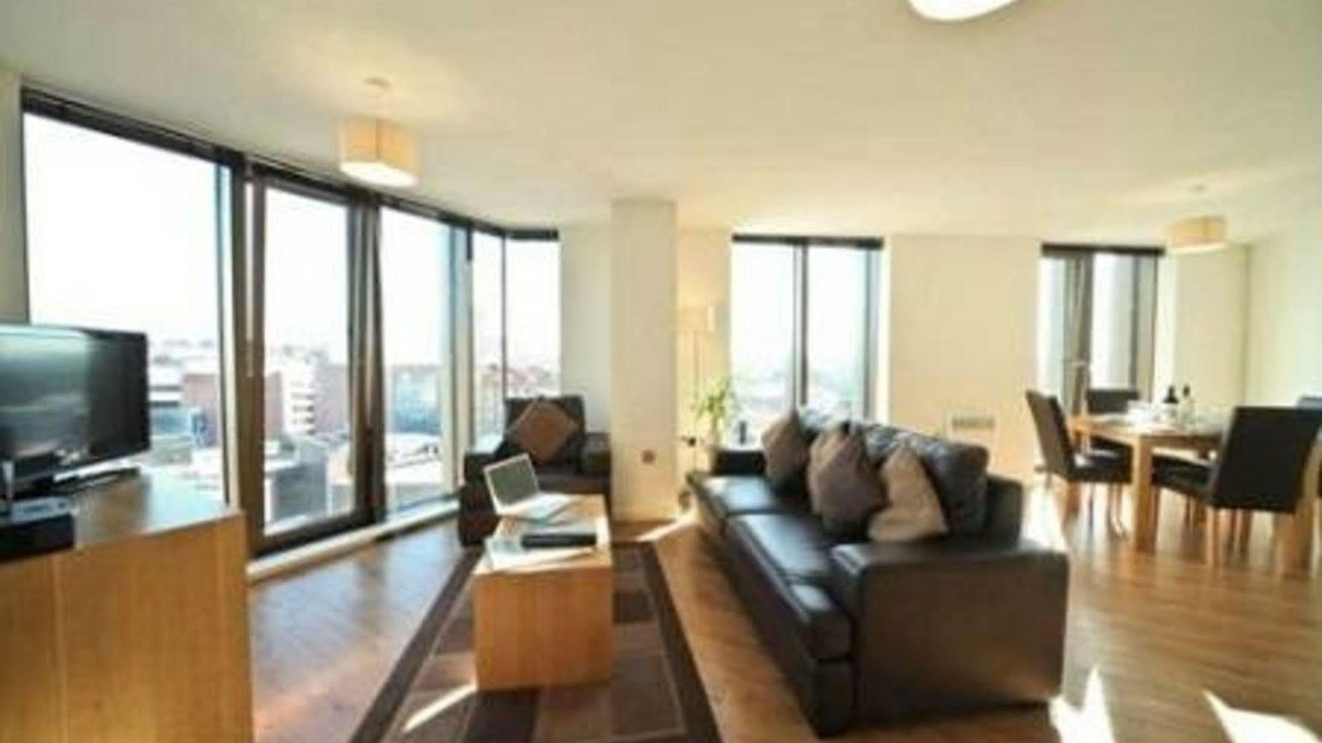 Bridgestreet At State And Grand Aparthotel 4*