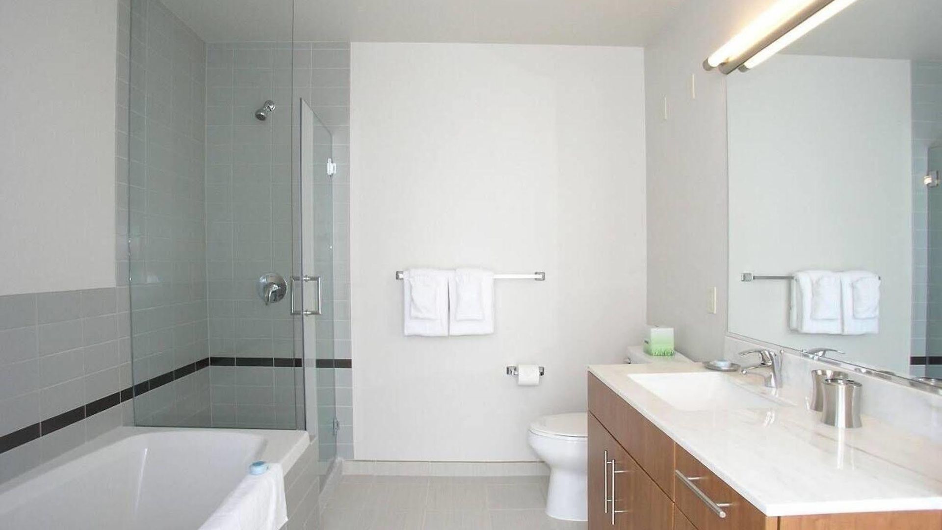 Aparthotel Bridgestreet At State And Grand 4*