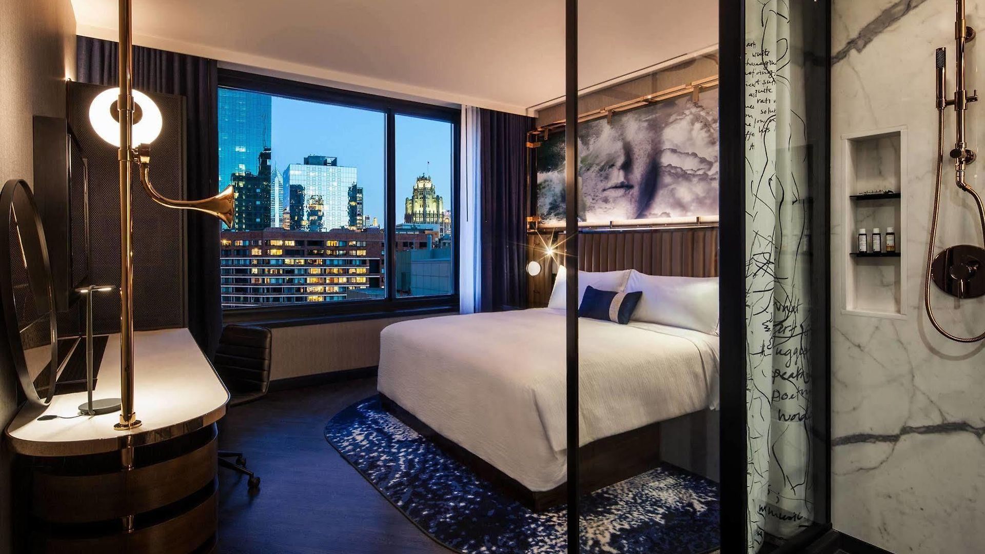 Emc2, Autograph Collection Chicago
