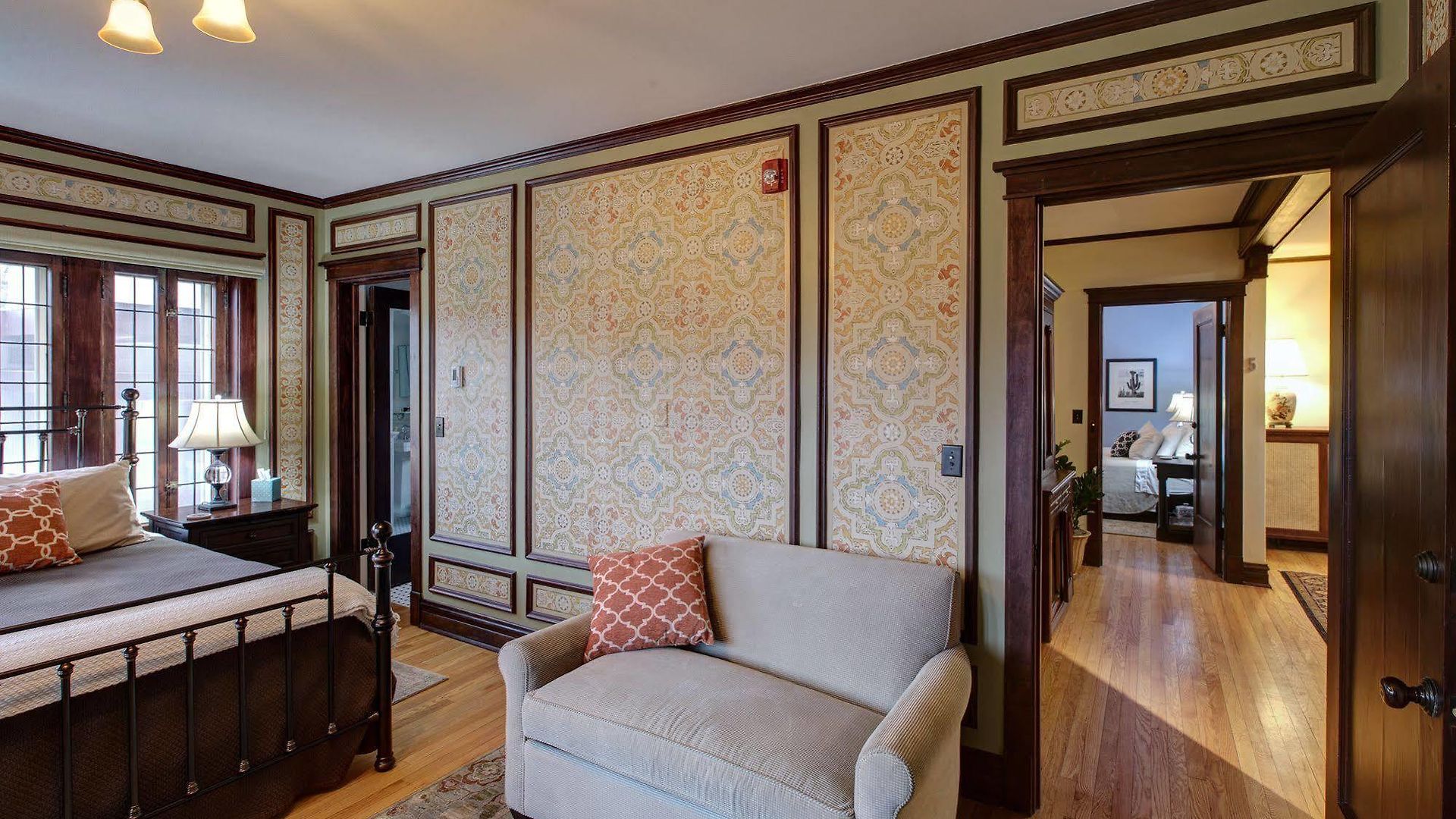 Lang House B&B - Chicago Bed & Breakfast