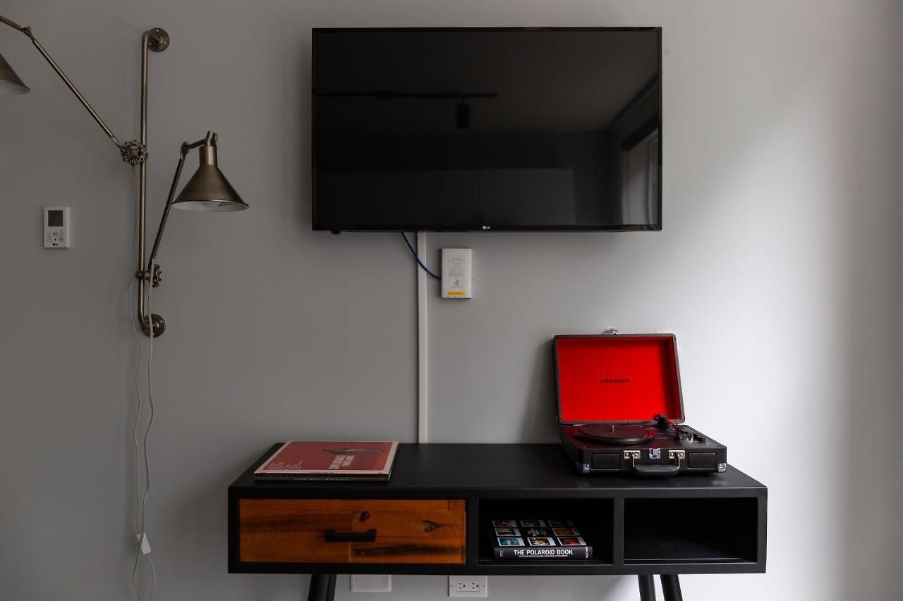 The Plymouth Deluxe Suites By Sonder Chicago