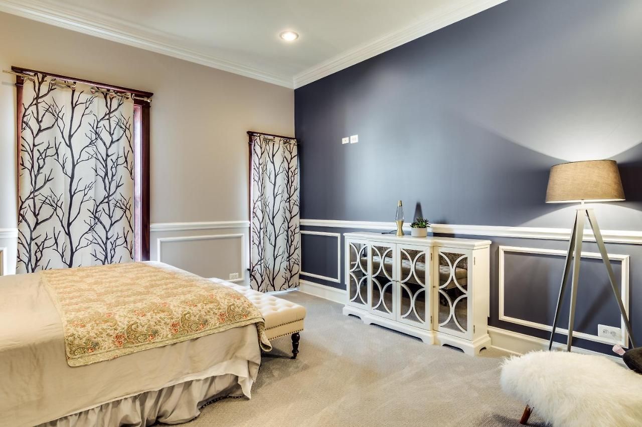 The Golden Arm (adults Only) 2* Chicago