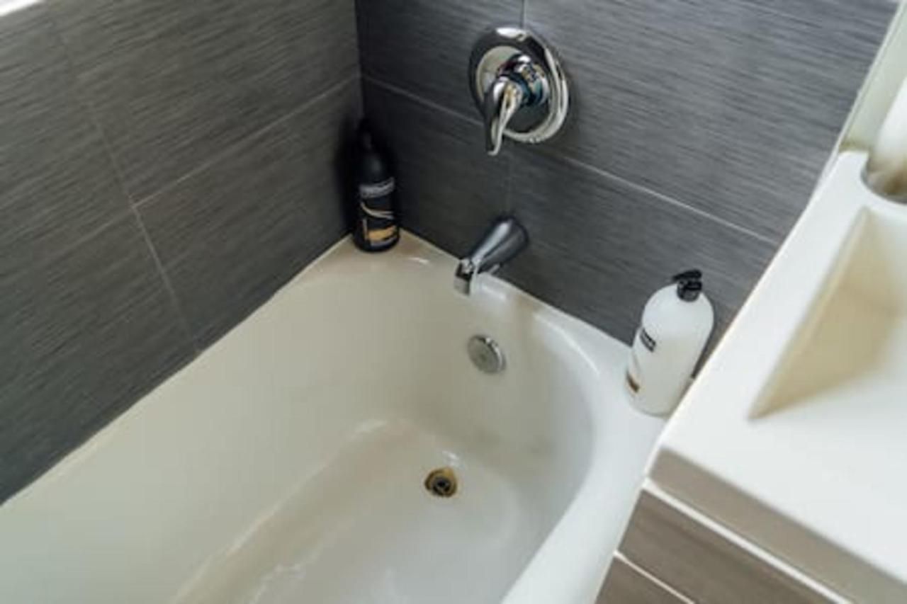 Convenient & Newly Decorated 1br - Roscoe 1d Apartment *