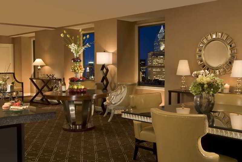 The Palmer House Hilton Hotel 4*