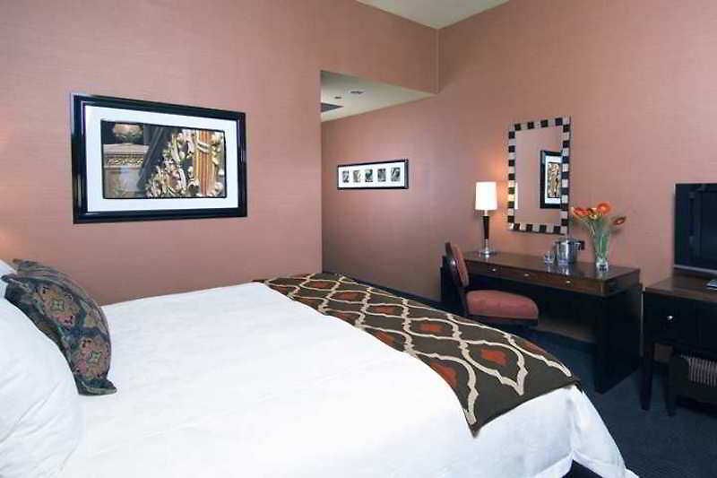 Hampton Majestic Theatre District 3*