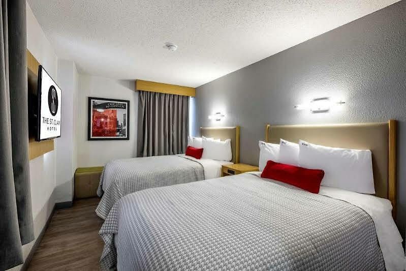 Saint Clair - Magnificent Mile Hotel 4*