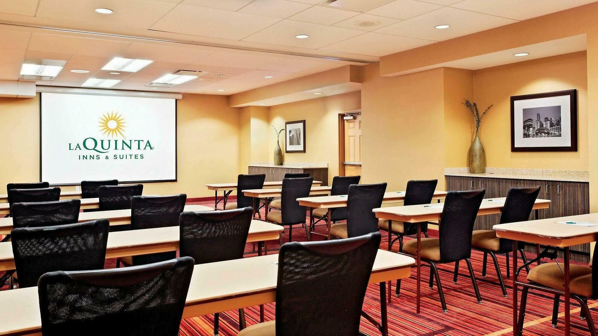 La Quinta & By Wyndham Downtown