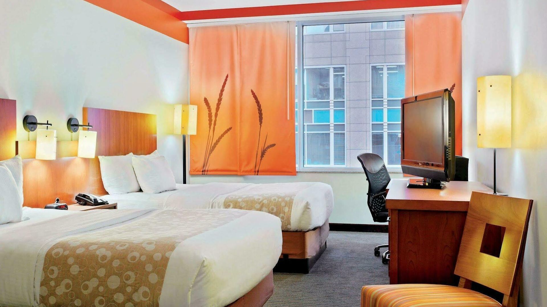 La Quinta & By Wyndham Downtown Hotel