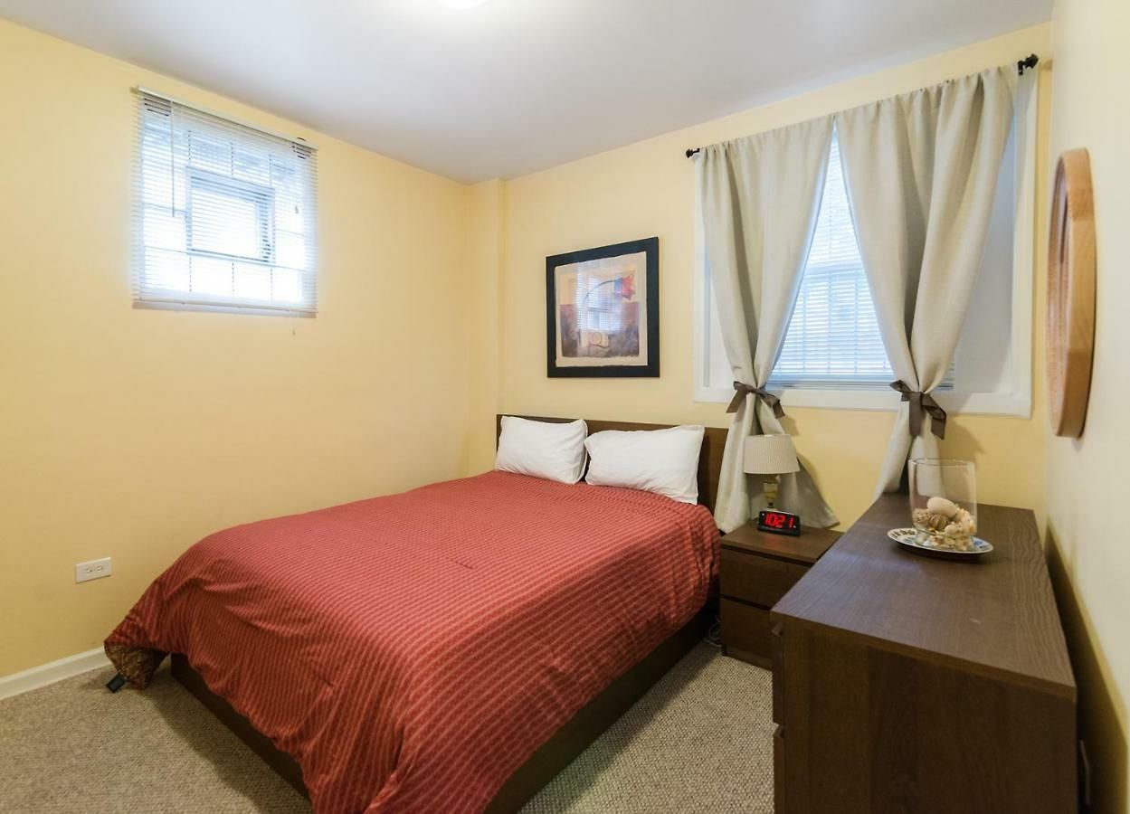 1549 North Maplewood Avenue * Chicago