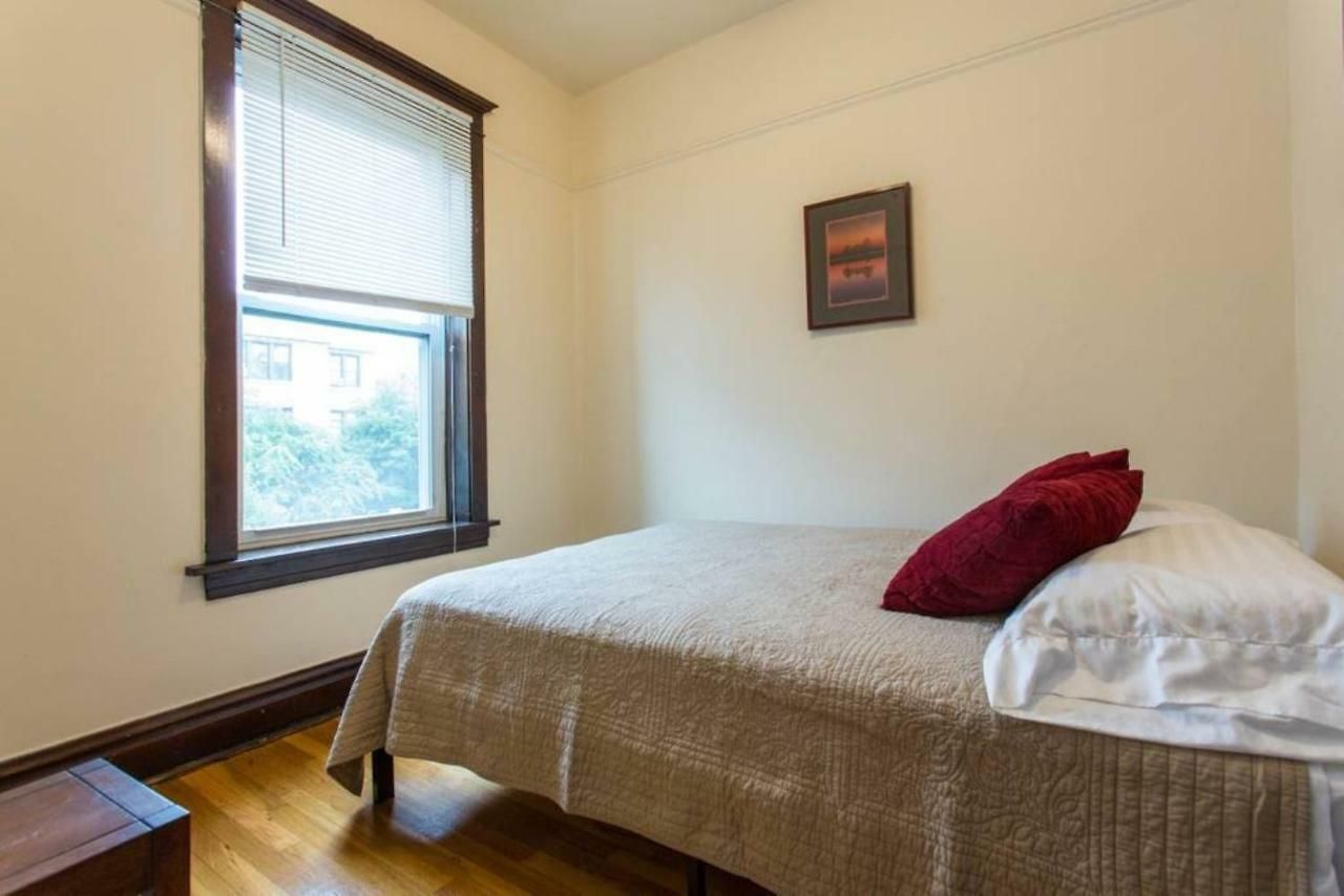 Wrigley Oasis! Steps From The Field! - 3bd 1ba Apartment *