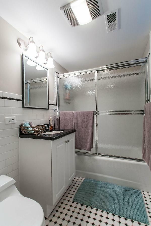 4 Bedroom In Location Parking Fireplace Back Yard Pets Welcome Holiday home Chicago