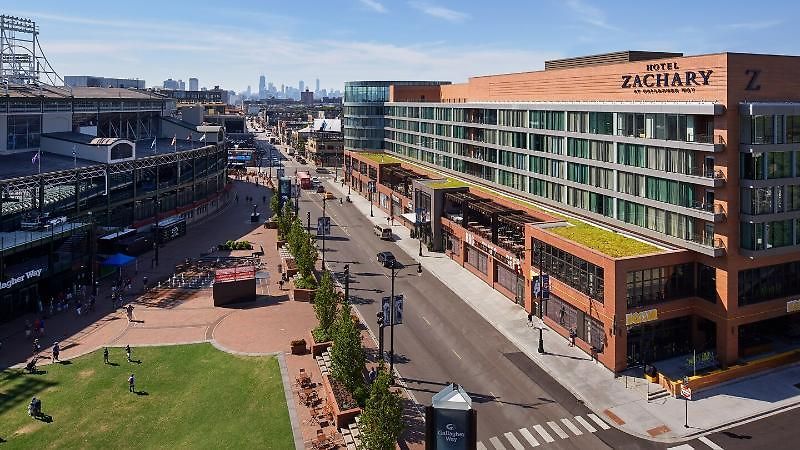Zachary, Chicago, A Tribute Portfolio Hotel
