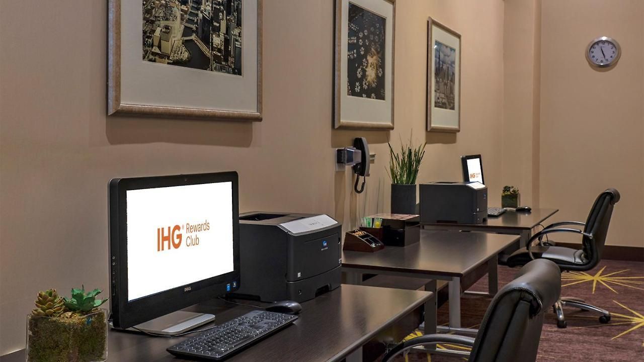 Hotel Mart Plaza River North, An Ihg 4*