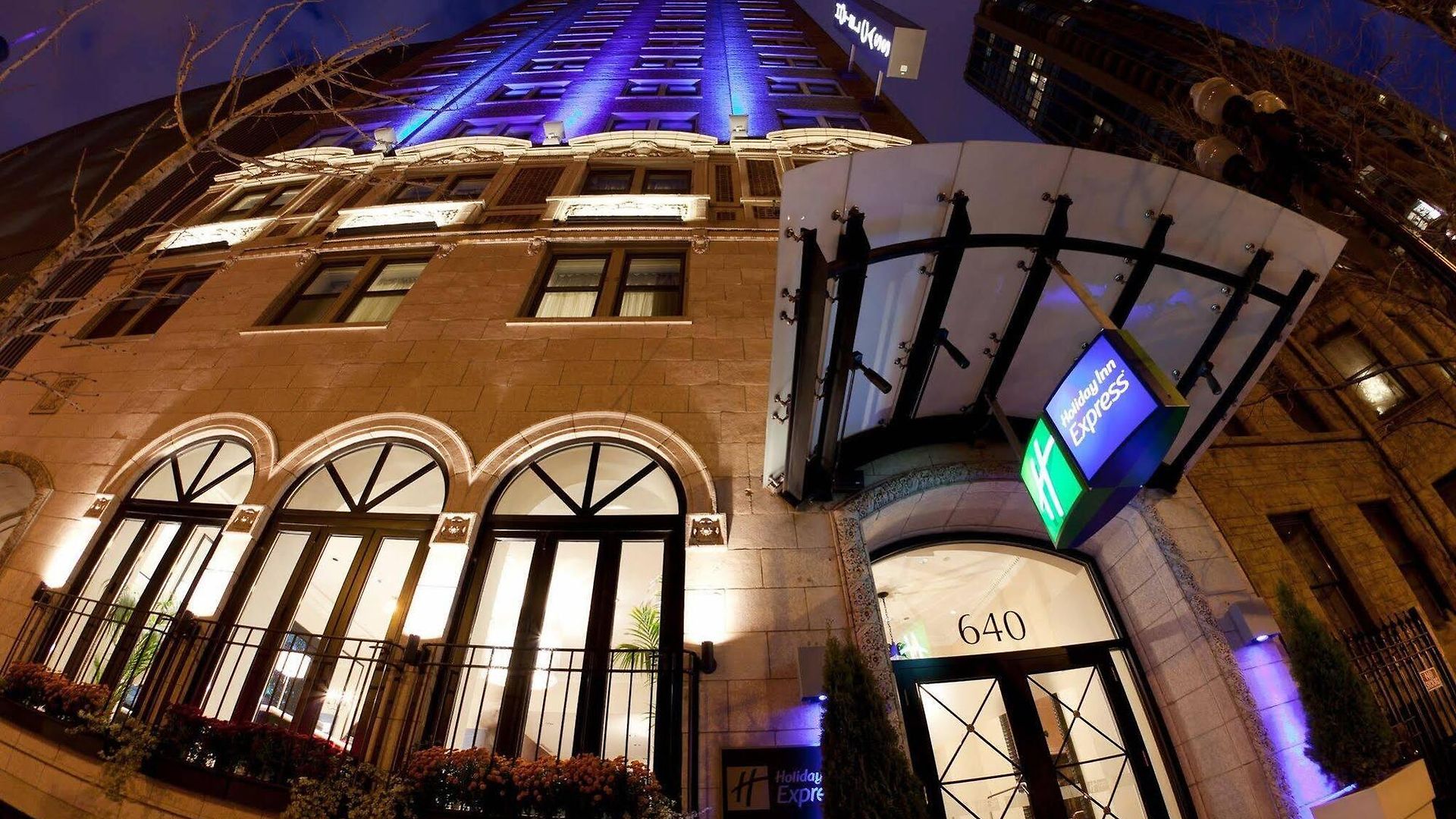 Express - Magnificent Mile By Ihg Hotel 3*